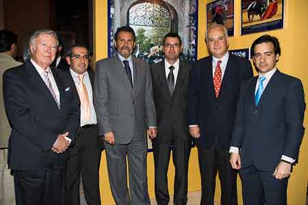 Autoridades asistentes al acto