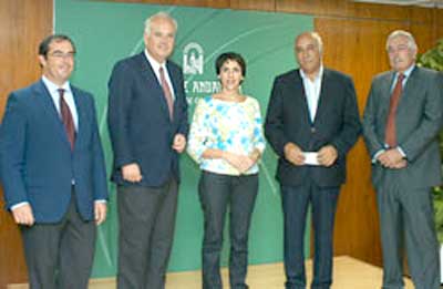    La consejera presidi� la entrega de la donaci�n