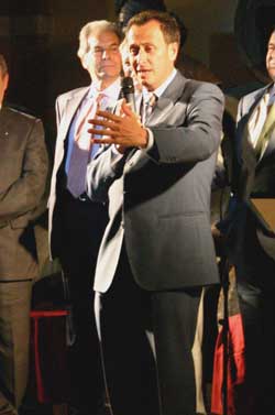 El alcalde Chiclana junto al maestro Paula