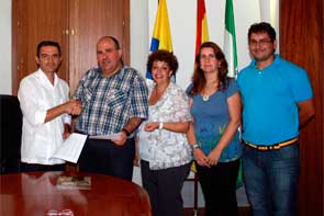 Ruedos del Sur y el Ayuntamiento de Beas renuevan su compromiso para las Capeas 2013 Ruedos del Sur y el Ayuntamiento de Beas renuevan su compromiso para las Capeas 2013