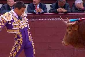 Los toros de El Pilar deslucen el mano a mano de Juli y Manzanares en Bilbao