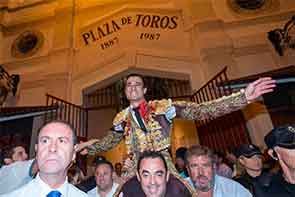 Paco Ureña a hombros en la tercera de Murcia