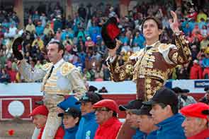 Ponce inmortaliza el toreo en Latacunga