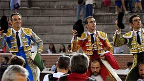 El Cid, El Fandi y Perera comparten salida a hombros en La Tercera de Sanse