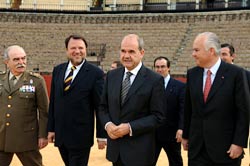El presidente de la Junta de Andalucia y autoridades