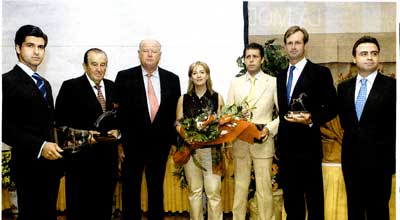 Los galardonados en uni�n Jan de Clerk, el director del Hotel ,y la alcaldesa de Jerez.