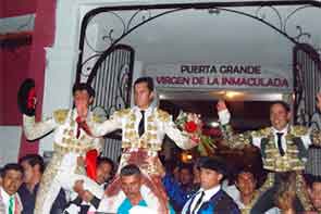 Daniel Luque, Antonio Nazaré y Jonathan Guillen abren la puerta grande en la segunda de la Feria del Sol de Mérida  (Ven)