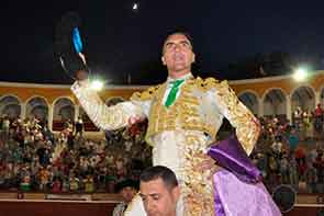 Octavio Chacón borda su toreo con un toro del Conde de la Maza y corta tres orejas en Tarazona