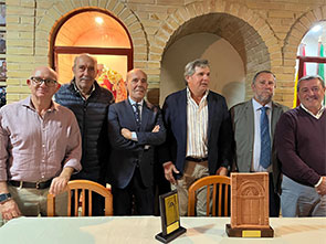 El Club Taurino El Rabo rinde homenaje en El Puerto a Don Salvador Núñez, de ‘Alventus’ El Club Taurino El Rabo rinde homenaje en El Puerto a Don Salvador Núñez, de ‘Alventus’